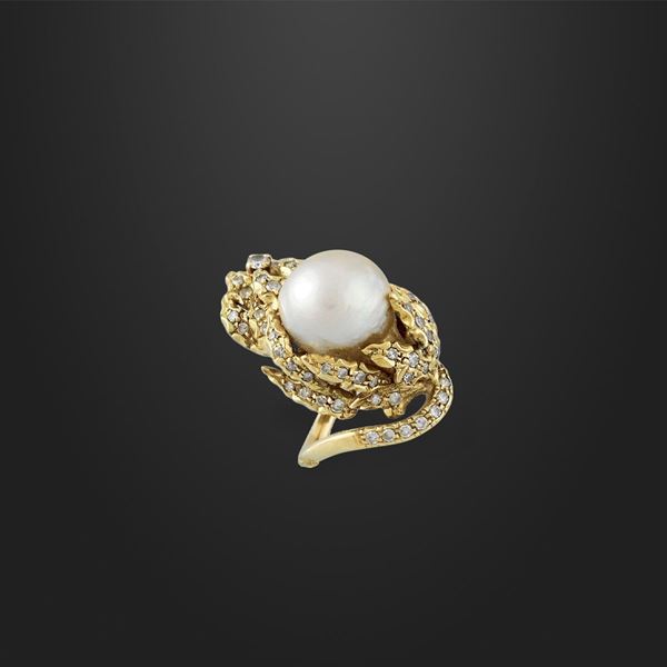 CULTURED PEARL, DIAMOND AND GOLD RING
