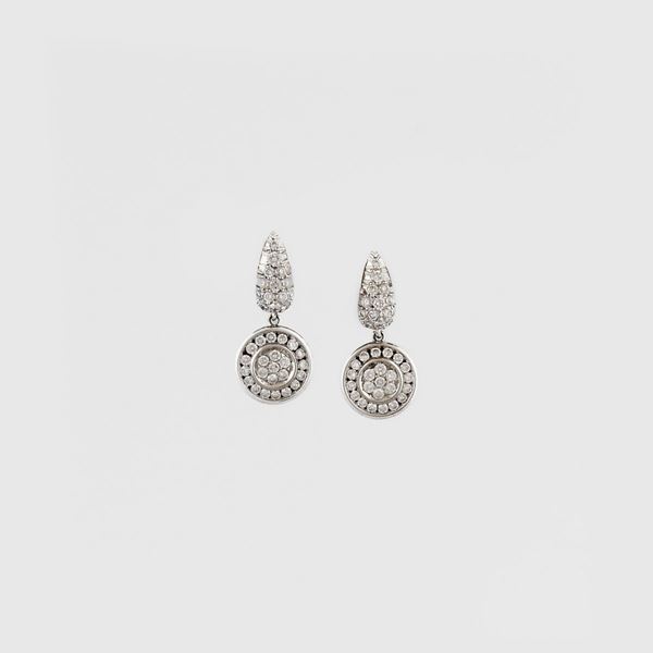 PAIR OF DIAMOND AND GOLD EARRINGS