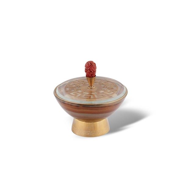 AGATE AND GOLD CHALICE WITH COVER AND CORAL KNOB