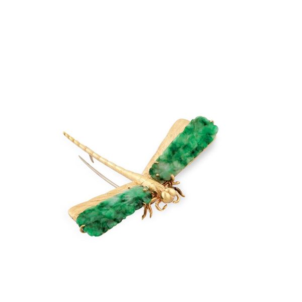 JADEITE AND GOLD BROOCH