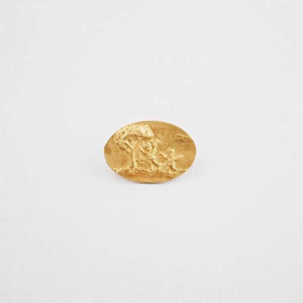 GOLD BROOCH