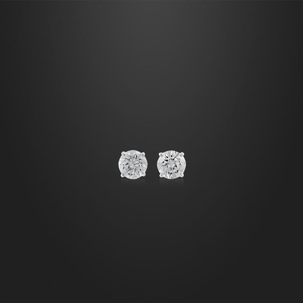 *PAIR OF DIAMOND AND GOLD EARRINGS