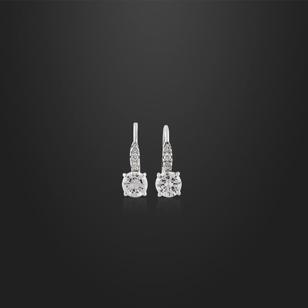 *PAIR OF DIAMOND AND GOLD EARRINGS