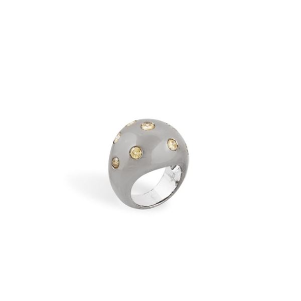 *DIAMOND AND GOLD RING