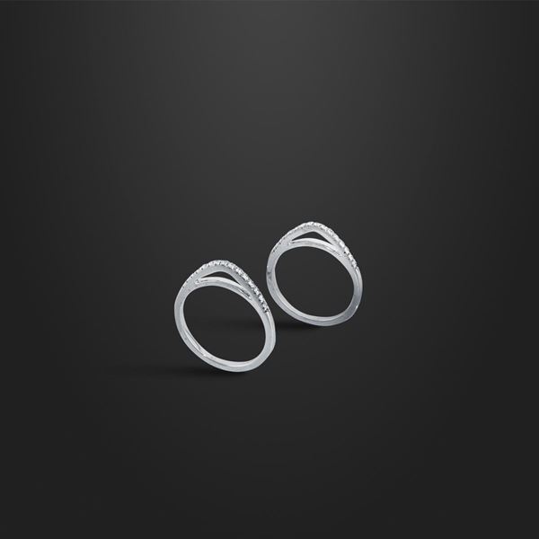 *PAIR OF DIAMOND AND GOLD RINGS