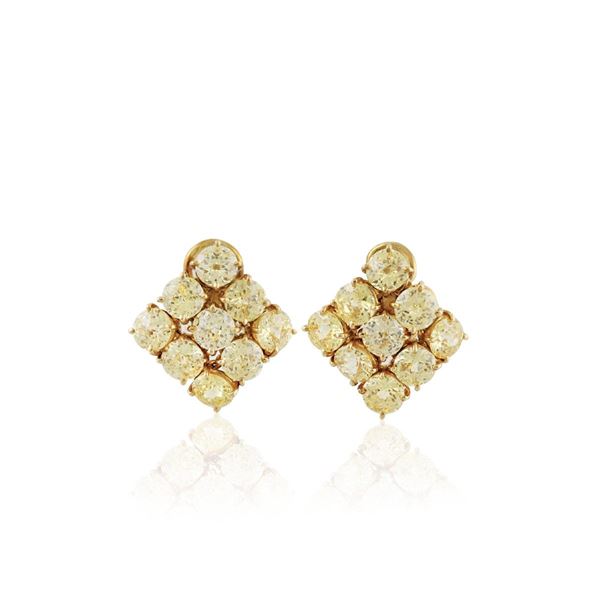 *PAIR OF QUARTZ AND GOLD EARRINGS