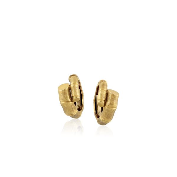 PAIR OF GOLD  EARRINGS