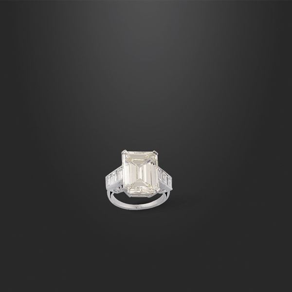 EMERALD CUT DIAMOND