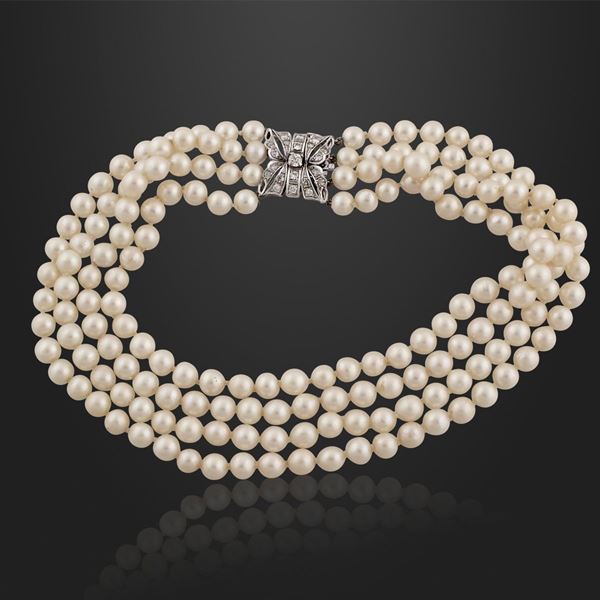 CULTURED PEARL NECKLACE WITH DIAMOND AND GOLD CLASP