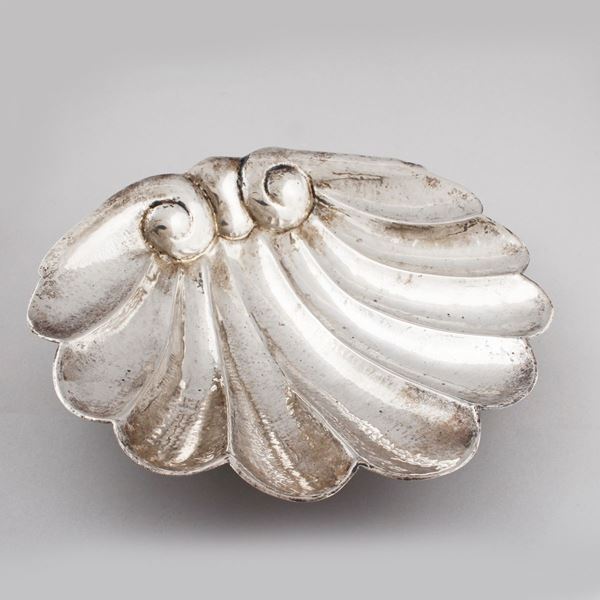 800 SILVER CENTERPIECE