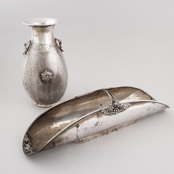 800 SILVER VASE AND CRISP HOLDER