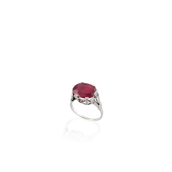 MYANMAR RUBY, DIAMOND AND GOLD RING