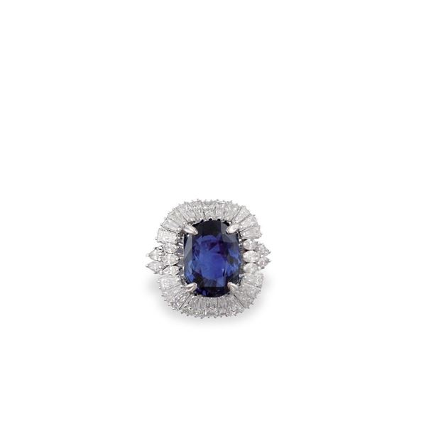 SRI LANKA SAPPHIRE, DIAMOND AND GOLD RING