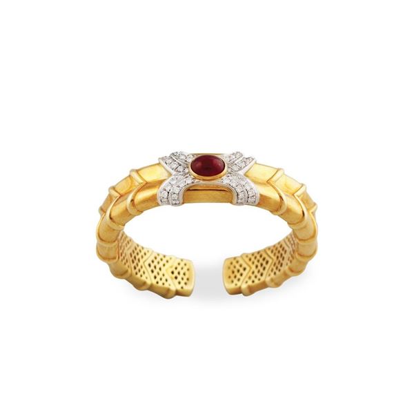 DIAMOND, RUBY AND GOLD BRACELET