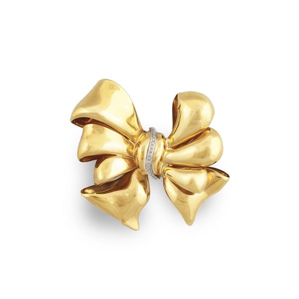 DIAMOND AND GOLD BROOCH