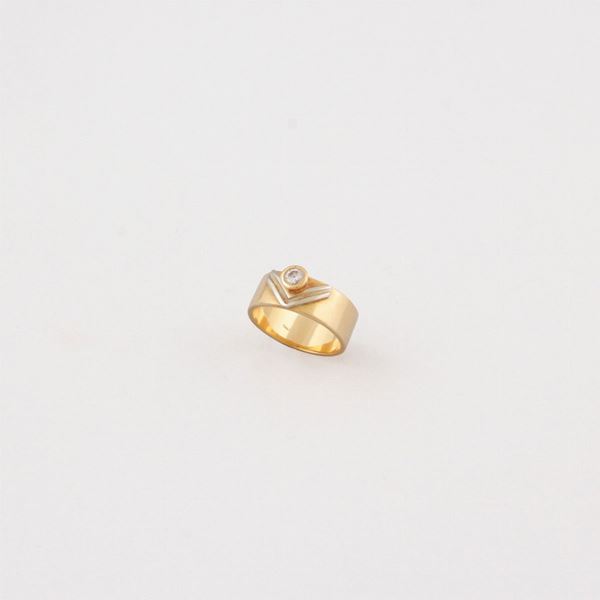 DIAMOND AND GOLD RING