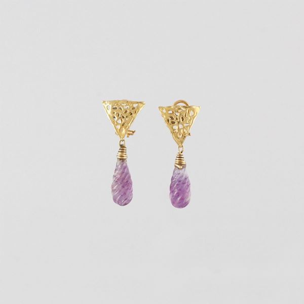 PAIR OF AMETHYST AND GOLD EARRINGS