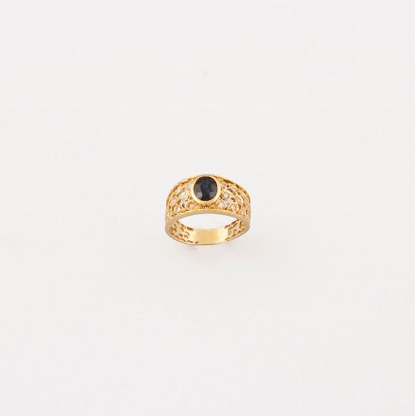 SAPPHIRE, DIAMOND AND GOLD RING