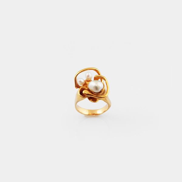 FRESHWATER PEARL AND GOLD RING