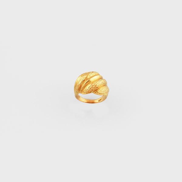 GOLD RING