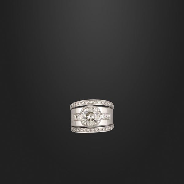 DIAMOND AND GOLD RING