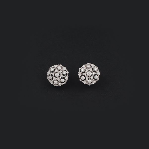 PAIR OF DIAMOND AND GOLD EARRINGS