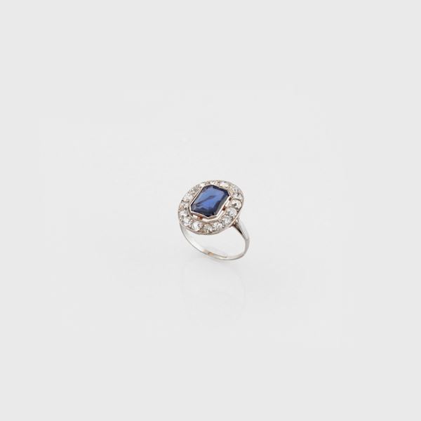 SAPPHIRE, DIAMOND AND PLATINUM RING