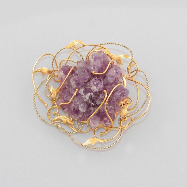 AMETHYST AND GOLD BROOCH
