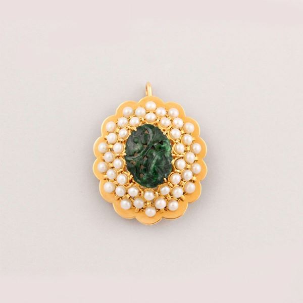 CULTURED PEARL, SERPENTINE AND GOLD BROOCH-PENDANT