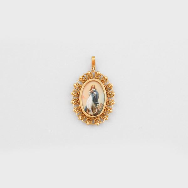 GOLD PENDANT