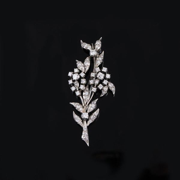 DIAMOND, EMERALD AND GOLD BROOCH