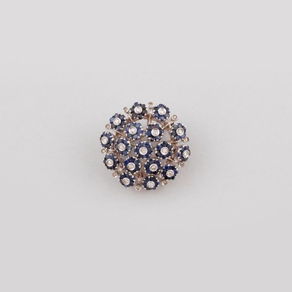 SAPPHIRE, DIAMOND AND GOLD BROOCH