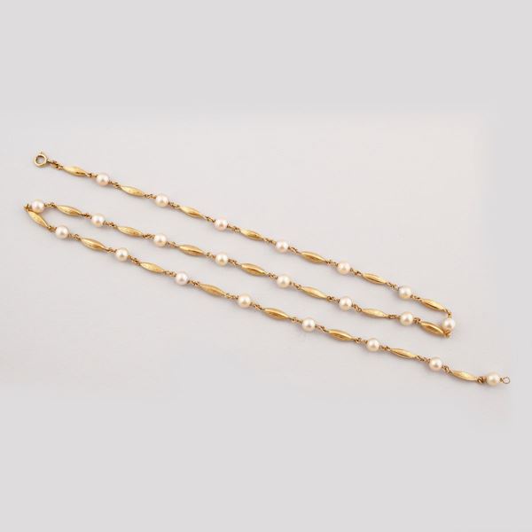 CULTURED PEARL AND GOLD NECKLACE