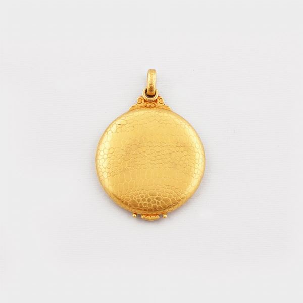 GOLD PENDANT