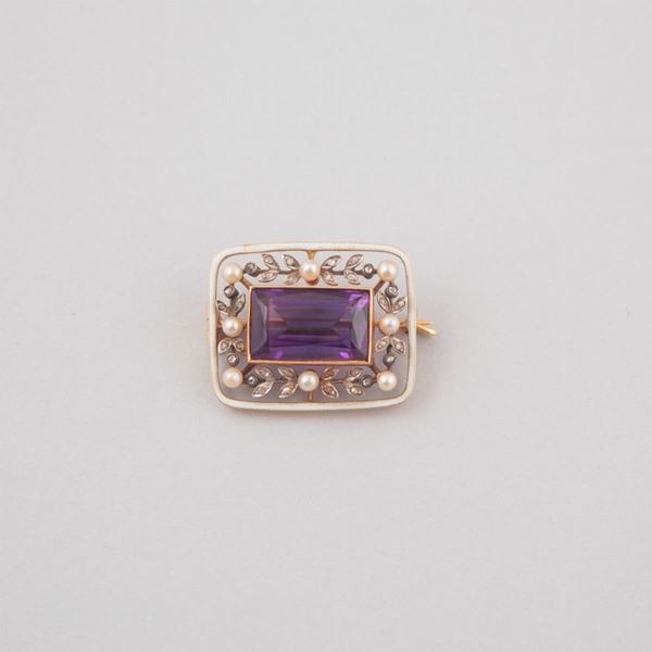 BROOCH