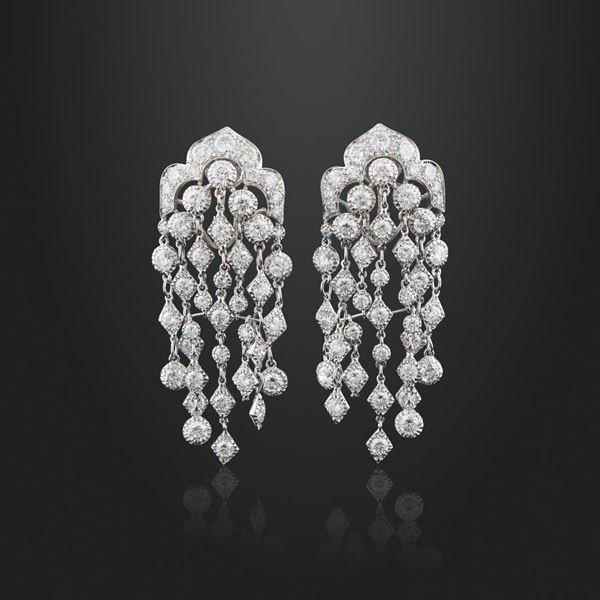 PAIR OF DIAMOND AND GOLD EARRINGS