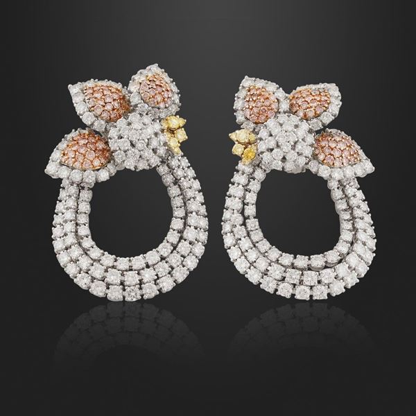PAIR OF DIAMOND AND GOLD EARRINGS