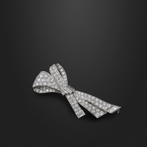 DIAMOND AND PLATINUM BROOCH