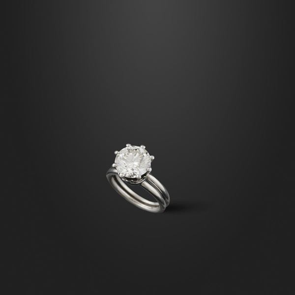 DIAMOND AND PLATINUM RING