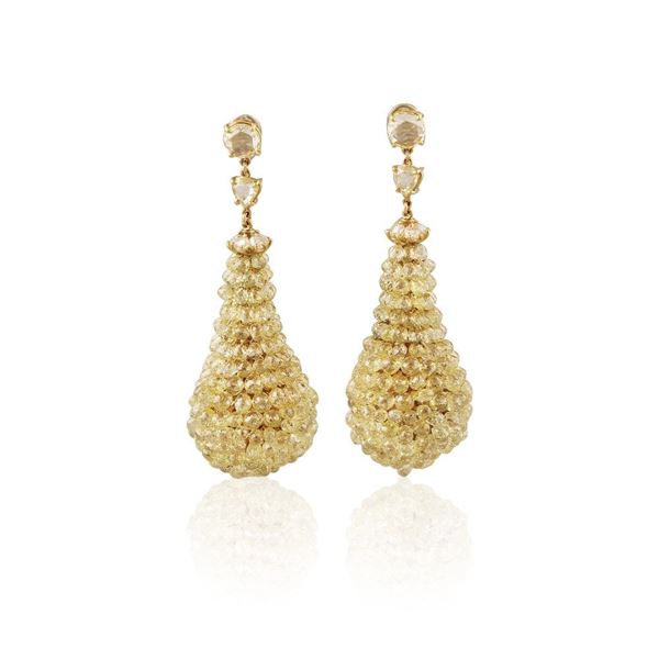 PAIR OF DIAMOND AND GOLD EARRINGS