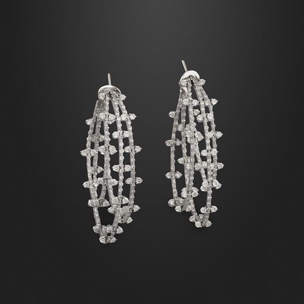 Pederzani - PAIR OF DIAMOND AND GOLD EARRINGS