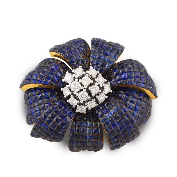 SAPPHIRE, DIAMOND AND GOLD BROOCH