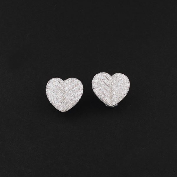 PAIR OF DIAMOND AND GOLD EARRINGS