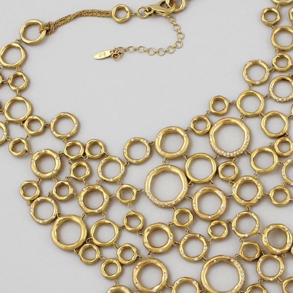 GOLD AND DIAMOND NECKLACE