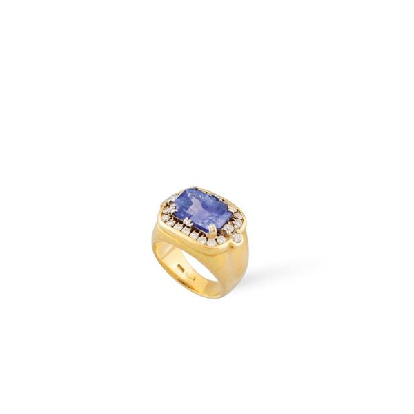 SRI LANKA SAPPHIRE, DIAMOND AND GOLD RING