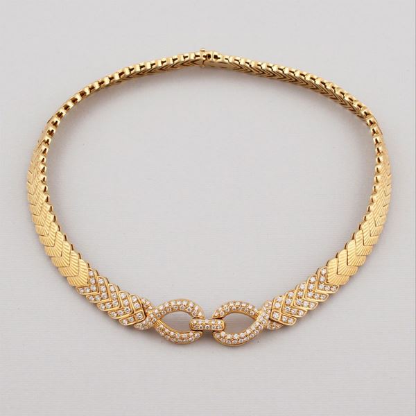 DIAMOND AND GOLD NECKLACE