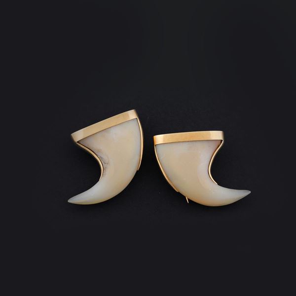 PAIR OF BONE AND GOLD BROOCHES