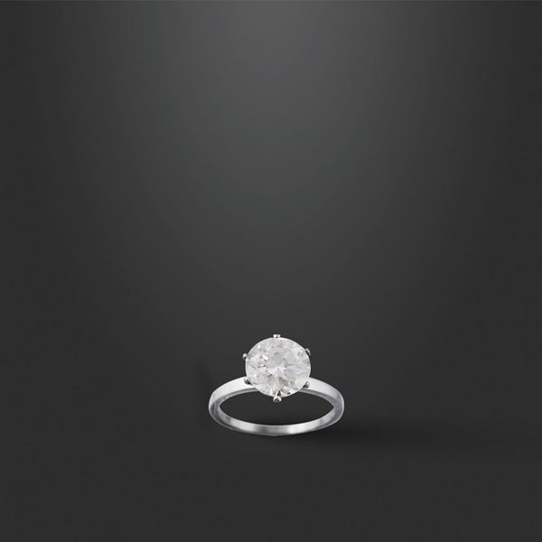 ROUND CUT DIAMOND AND PLATINUM