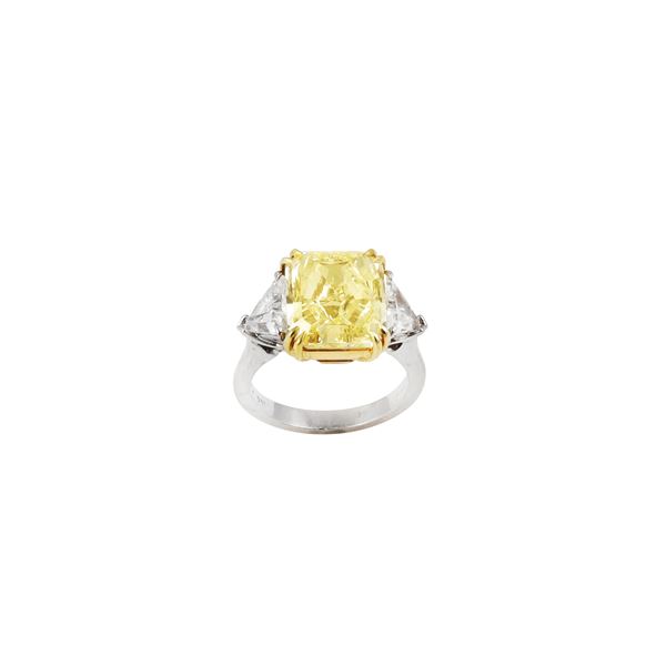 “FANCY YELLOW” DIAMOND