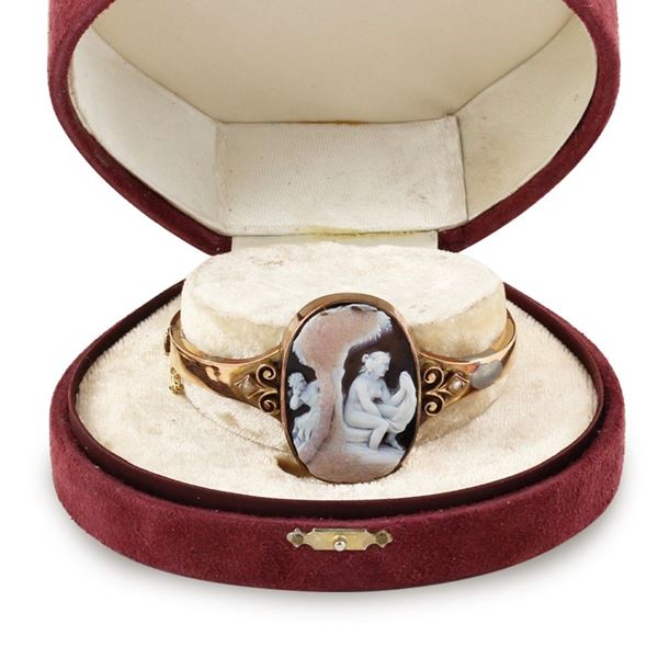 BRACELET